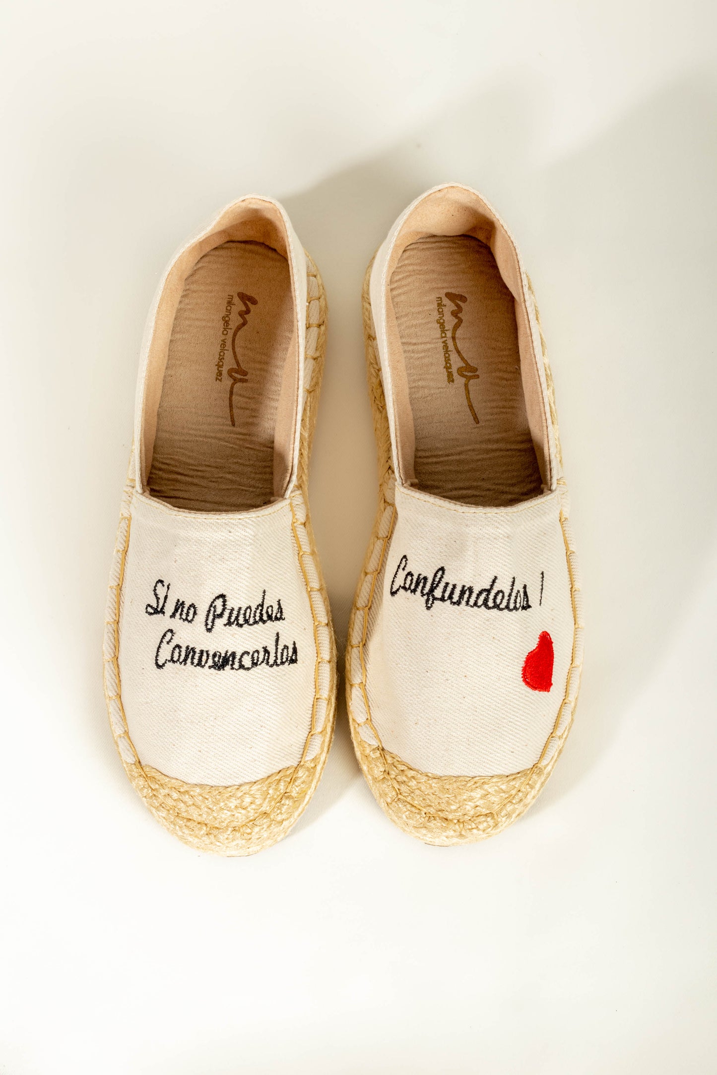 Si no puedes convencerlos Confundelos!