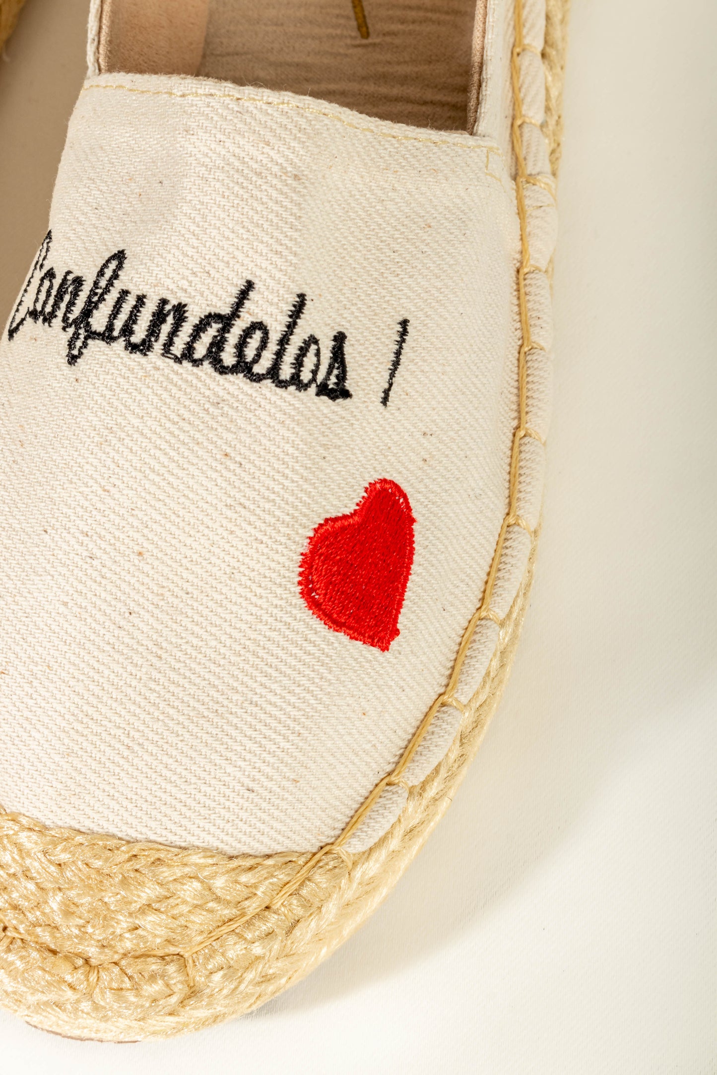 Si no puedes convencerlos Confundelos!