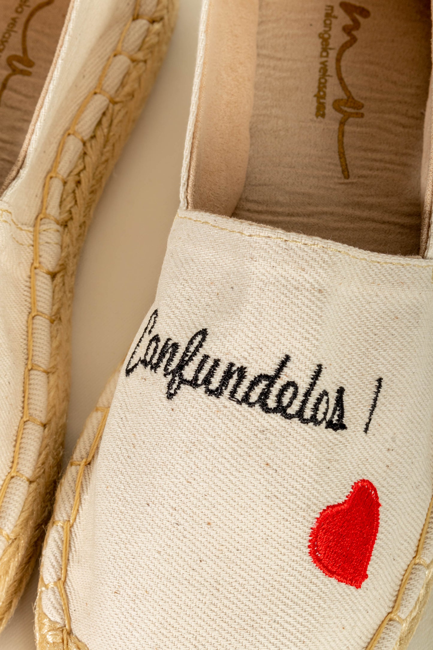 Si no puedes convencerlos Confundelos!